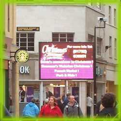 खुदरा विक्रेता और OEM एजेंसियों के लिए SDK फ़ंक्शन के साथ P6 आउटडोर डिजिटल मोबाइल ट्रेलर LED विज्ञापन साइन डिस्प्ले स्क्रीन 6