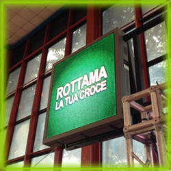 खुदरा विक्रेता और OEM एजेंसियों के लिए SDK फ़ंक्शन के साथ P6 आउटडोर डिजिटल मोबाइल ट्रेलर LED विज्ञापन साइन डिस्प्ले स्क्रीन 7